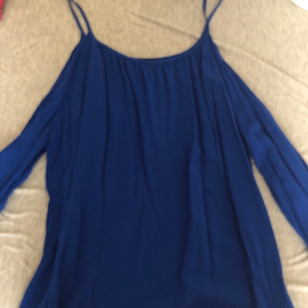 Express off the shoulder sleeves